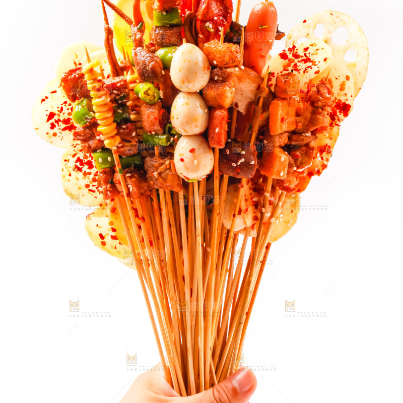 手拿钵钵鸡食材