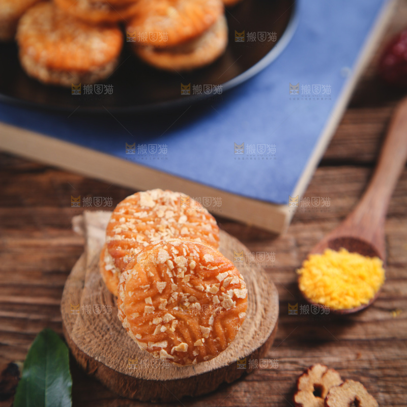 南瓜饼放在木底上