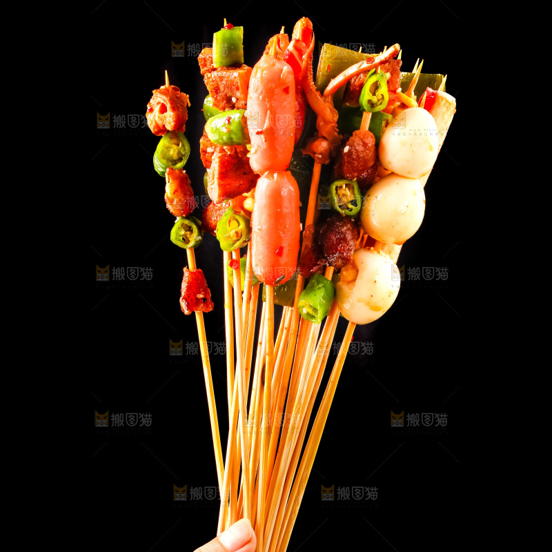 手拿钵钵鸡食材