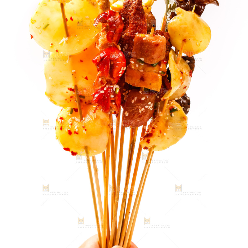 手拿钵钵鸡食材