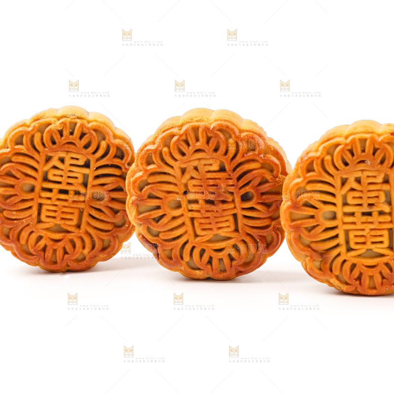 白底上的蛋黄月饼
