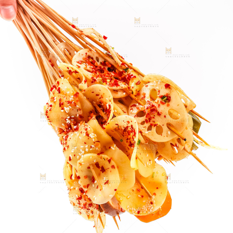 手拿钵钵鸡食材