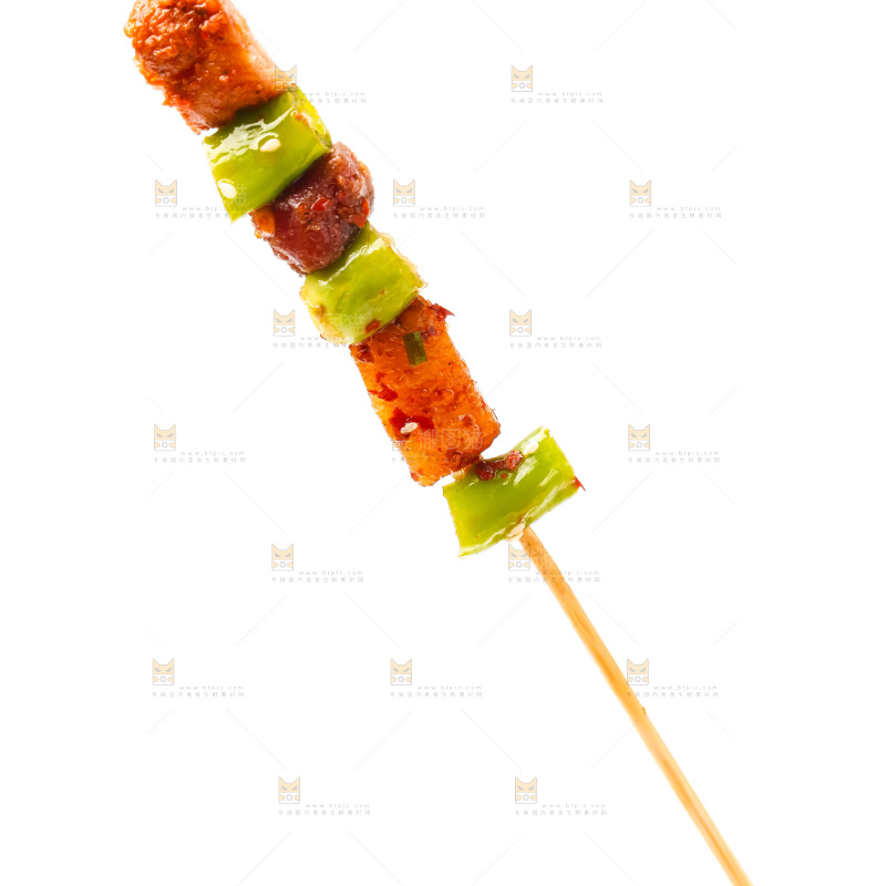白底上的肉串