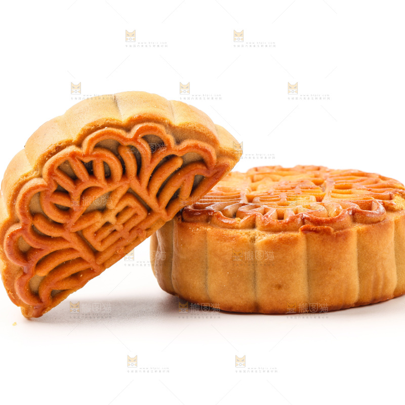 白底上放着蛋黄月饼