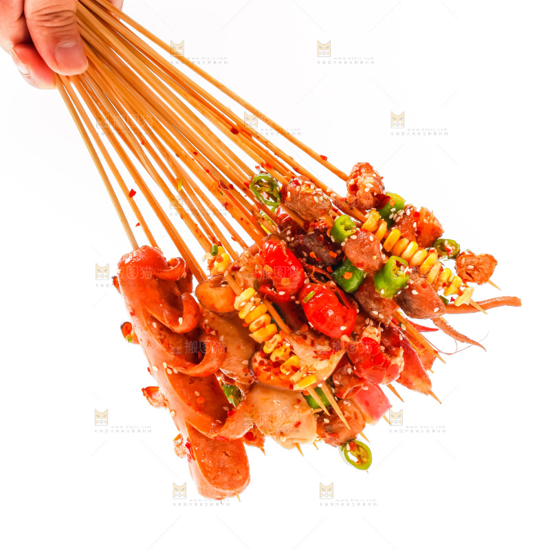 手拿钵钵鸡食材