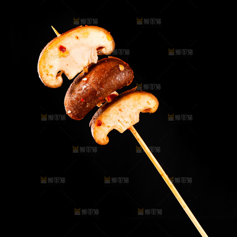 黑底上的香菇串