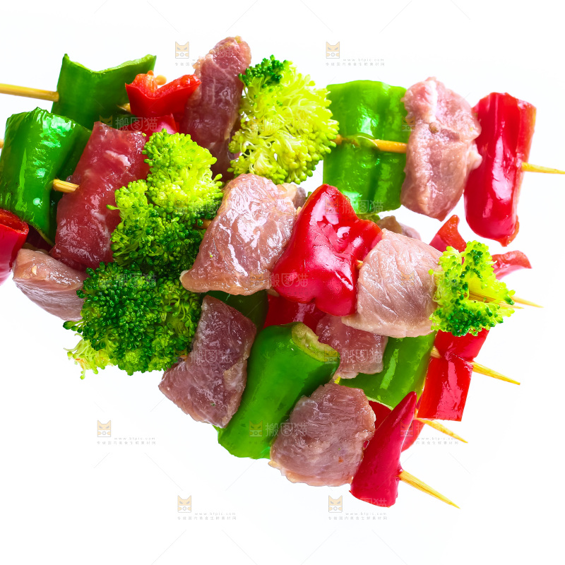 白底上的肉串