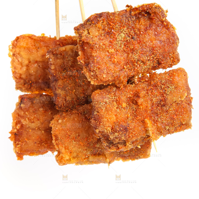 签子上穿着香酥带鱼
