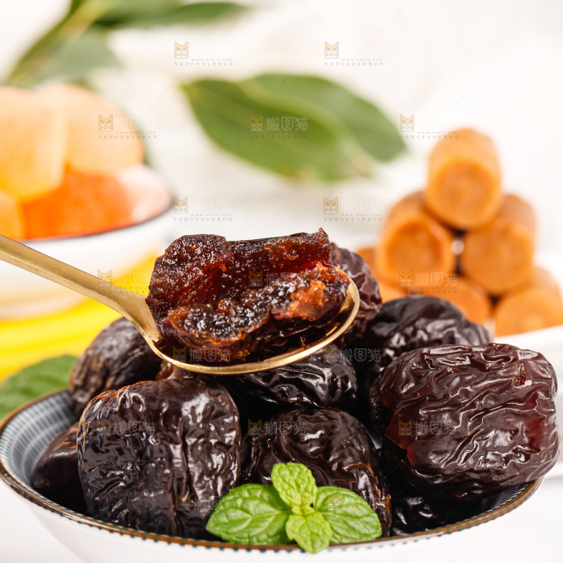 碗里装着红蜜枣