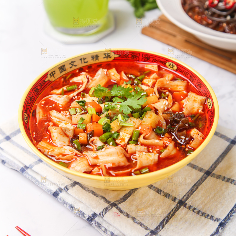 碗里装着臊子面