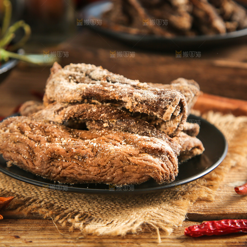 盘子里的萝卜干