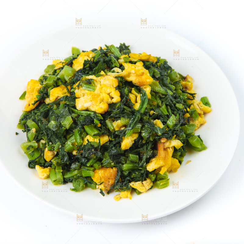盘子里装着腊菜炒鸡蛋