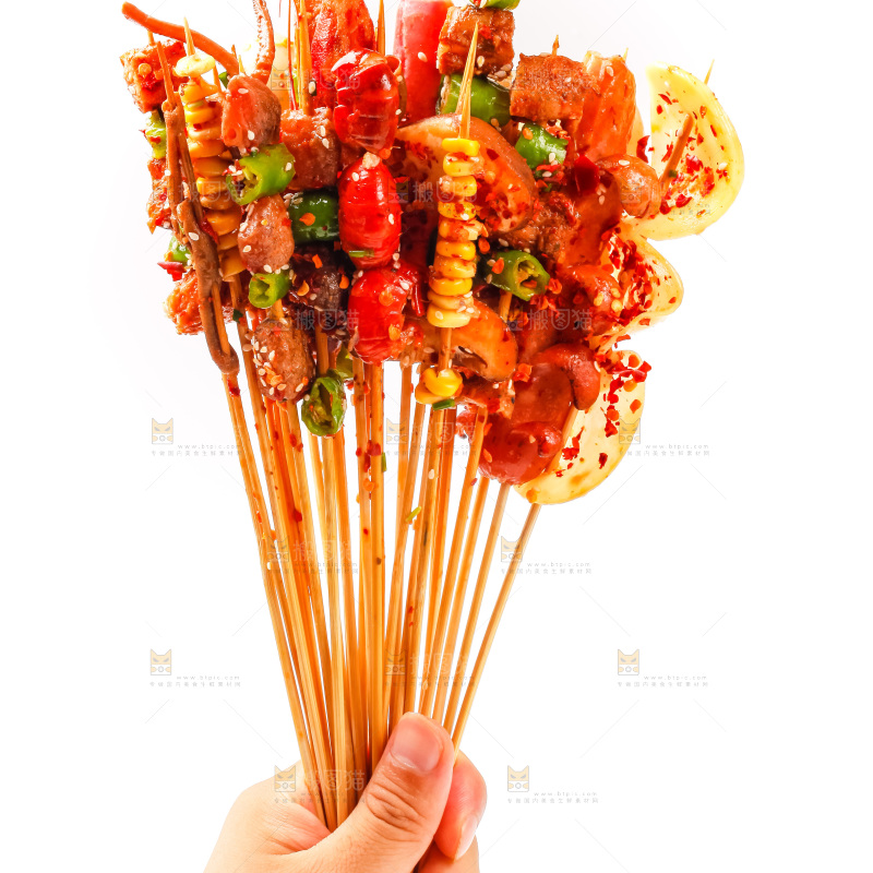 手拿钵钵鸡食材