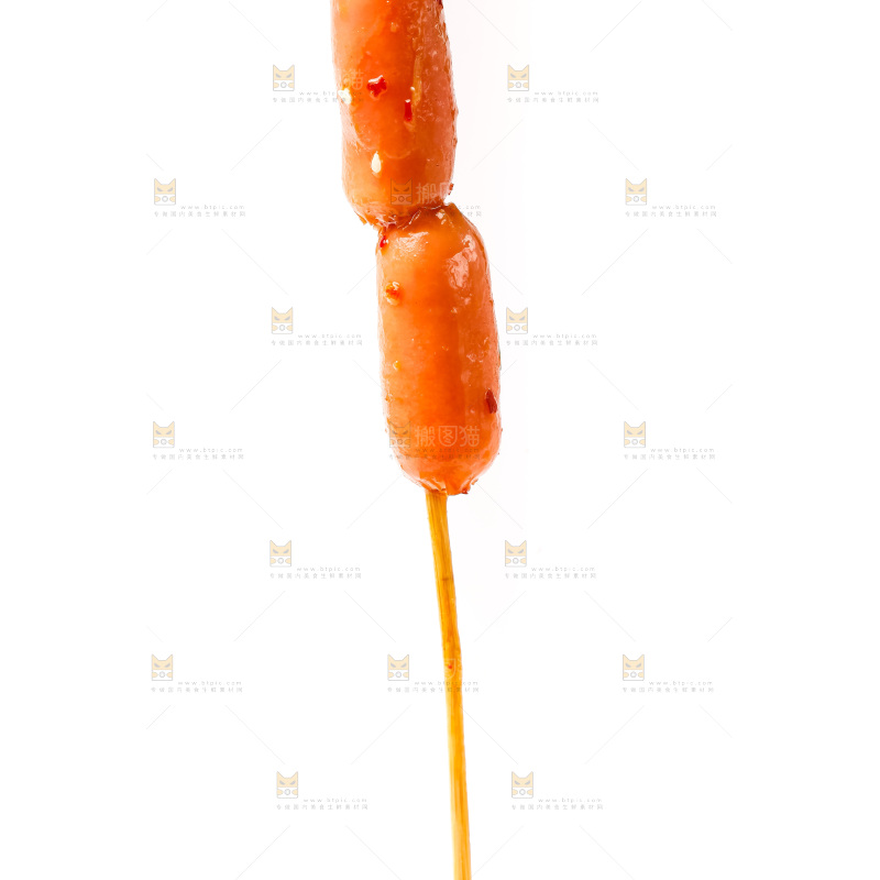 白底上的脆皮肠串