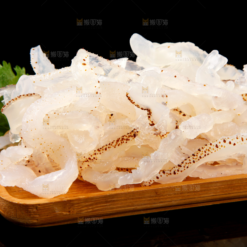 黑底上的珊瑚海蜇