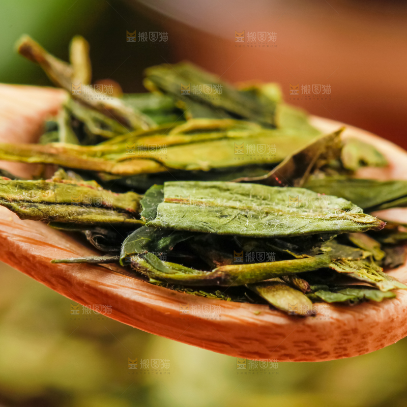 勺子上的茶叶