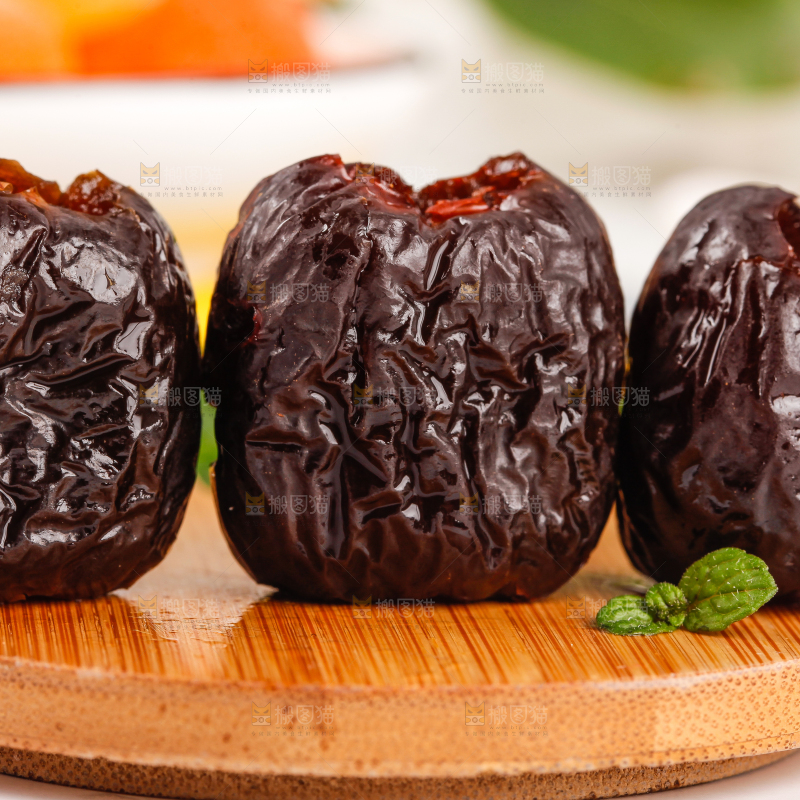 木板上放着随州蜜枣