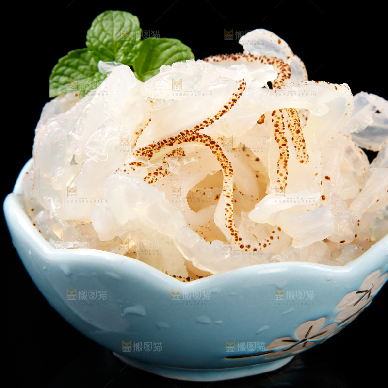 黑底上的珊瑚海蜇