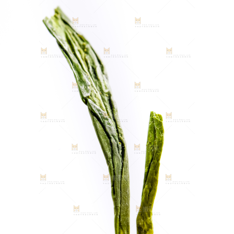 白底上的干茶叶
