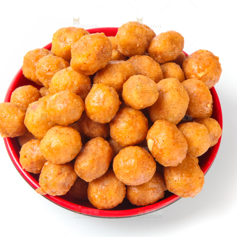 白底上放着多味花生