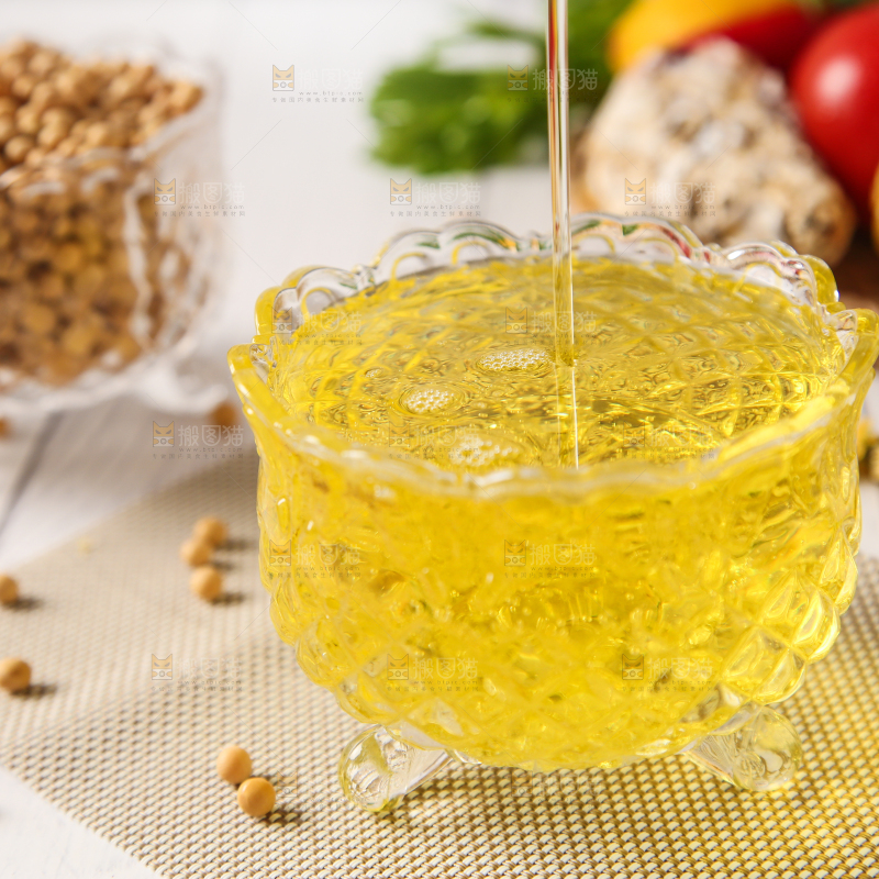 碗里装着食用油