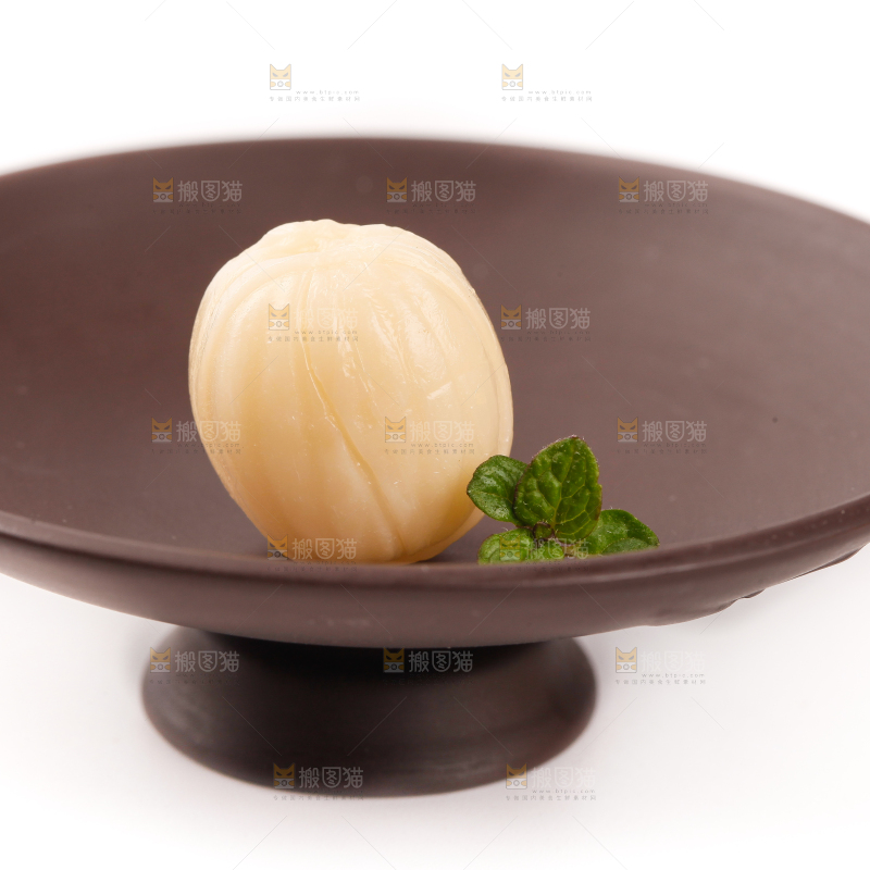 碟子里装着奶糖