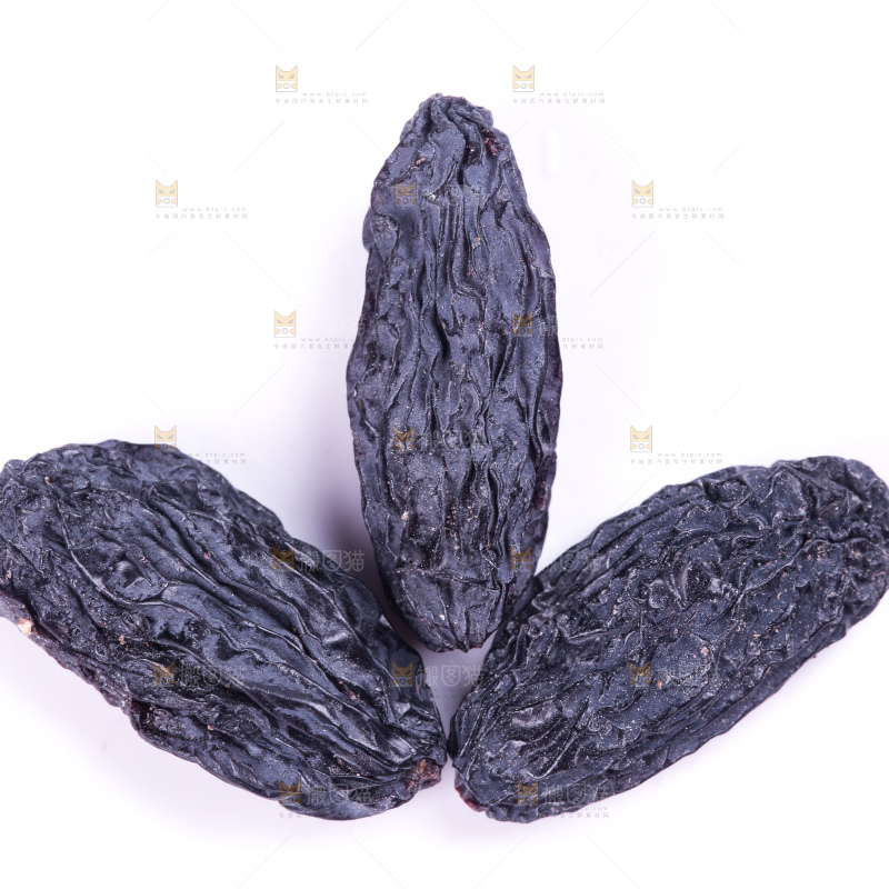 白底上的新疆葡萄干