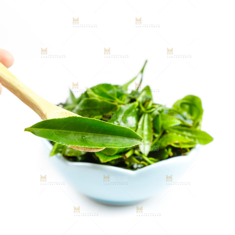 白底上摆放着茶叶子