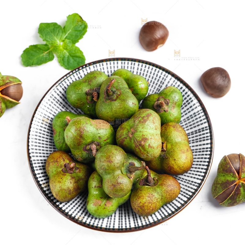 盘子里装着茶籽