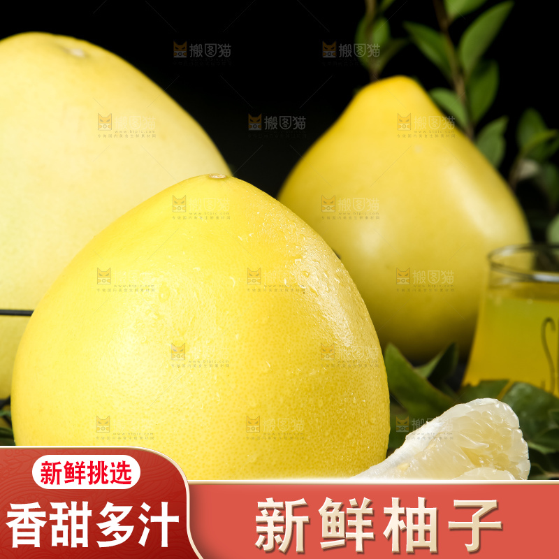 黑石板上放着白肉柚子