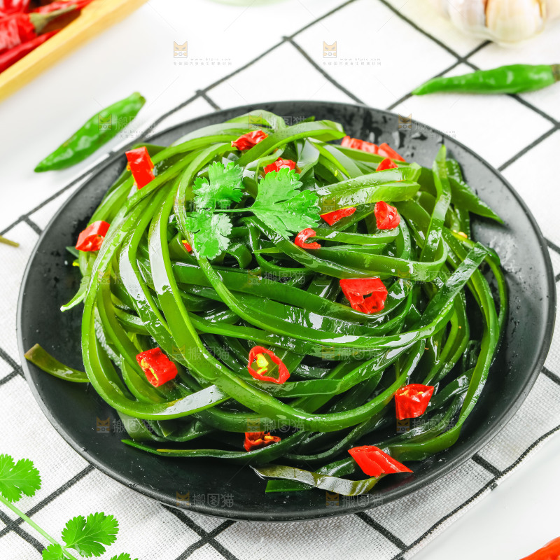 盘子里的凉拌海带丝
