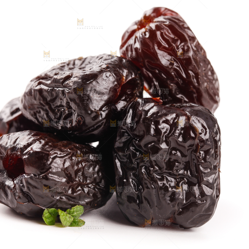 白底上放着无核蜜枣