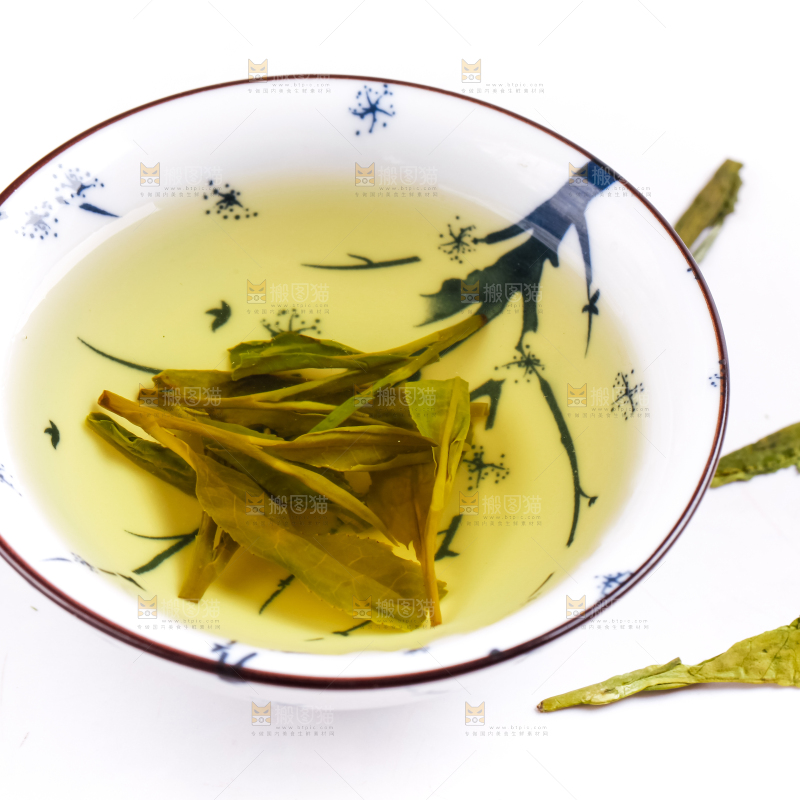 杯子里的龙井茶