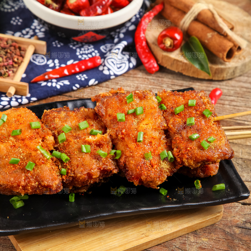 签子上穿着香酥带鱼
