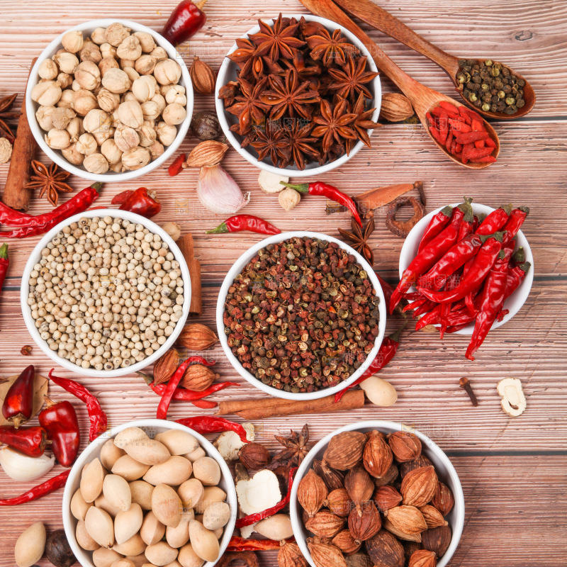 木底上放着香料组合