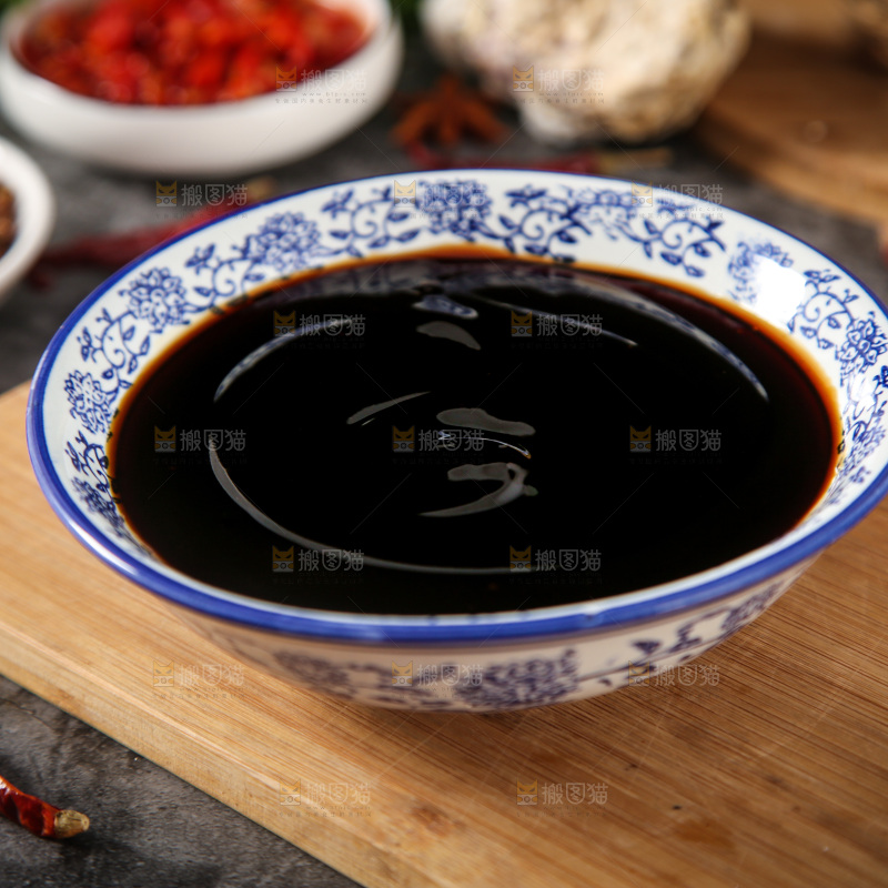 盘子里的蚝油
