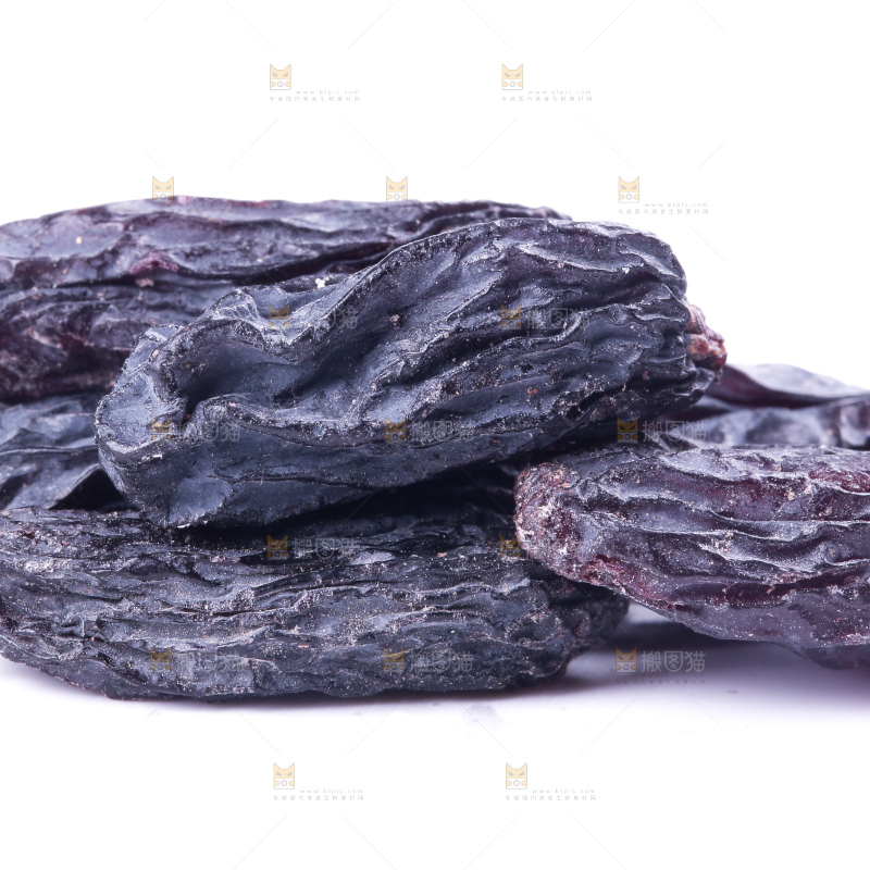 白底上的新疆葡萄干