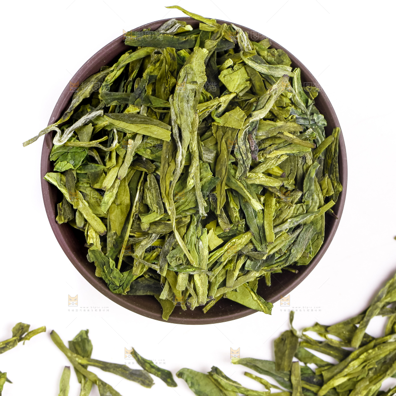 碟子里的绿茶叶