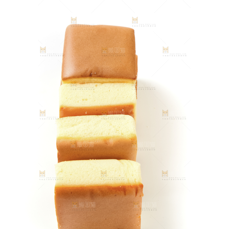 白底上放着小蛋糕