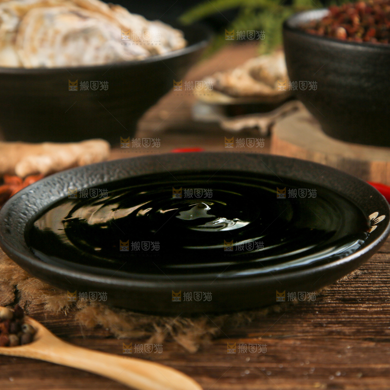 盘子里的蚝油