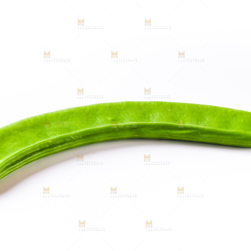 白底上放着刀豆