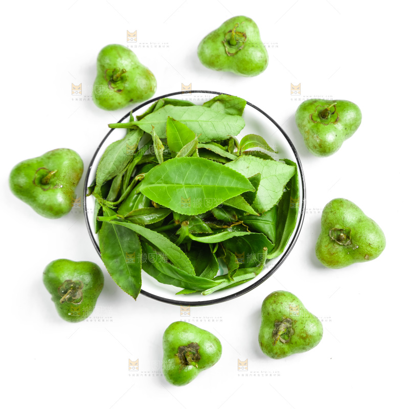 白底上放着绿茶叶