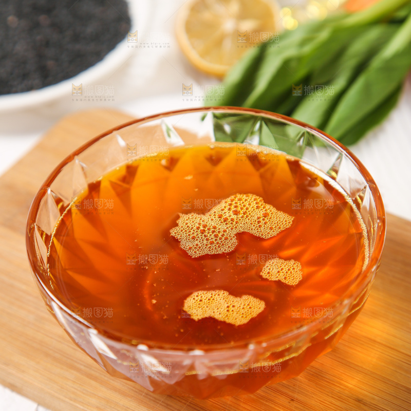 碟子里的料酒
