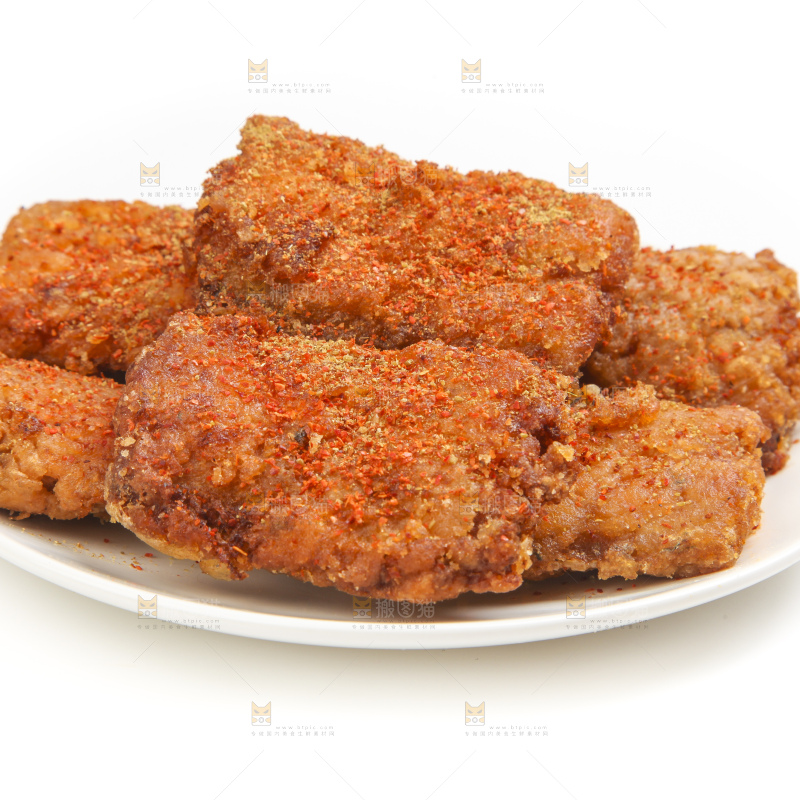 盘子里装着香酥带鱼