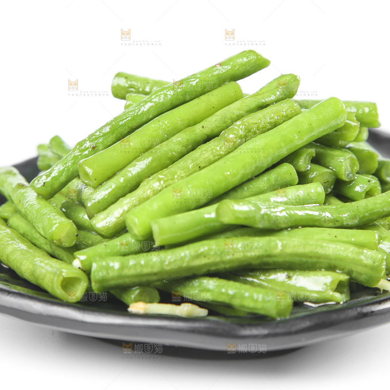 盘子里装着清炒豇豆