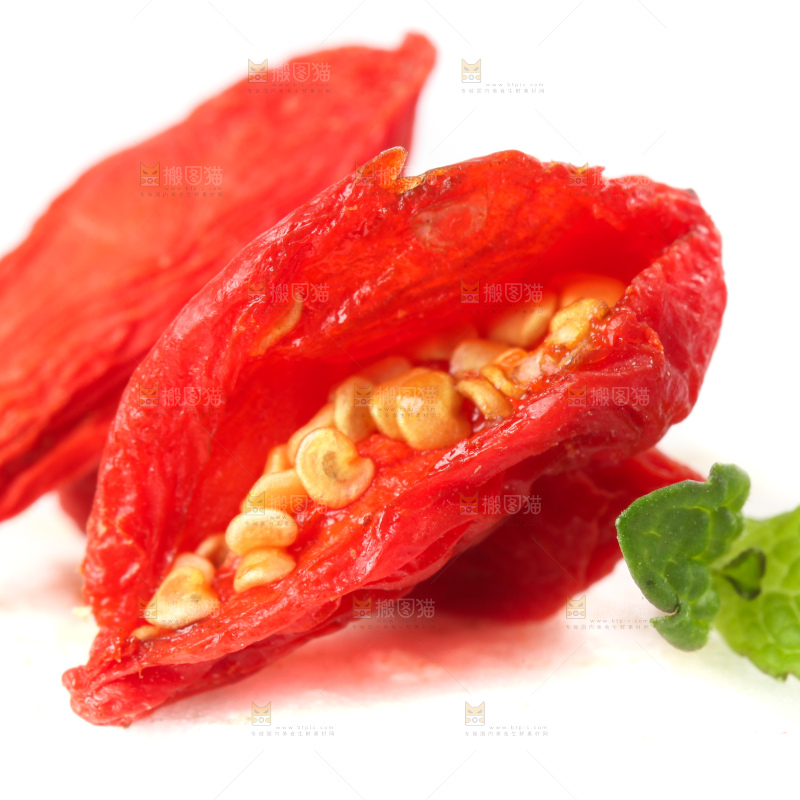 白底上的干枸杞