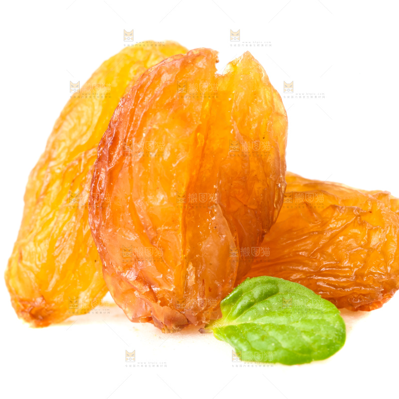 白底上放着树上黄葡萄干