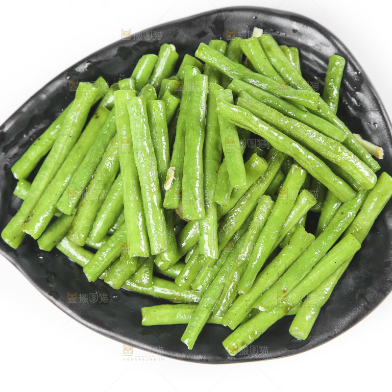 盘子里装着清炒豇豆