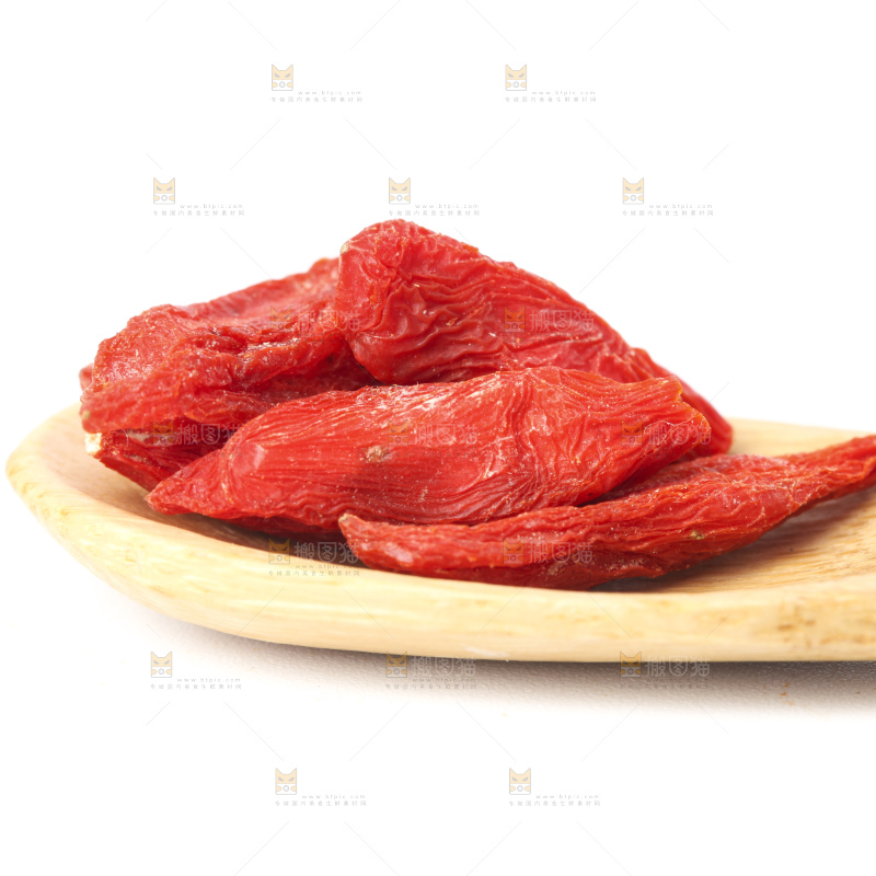 勺子上放着干枸杞