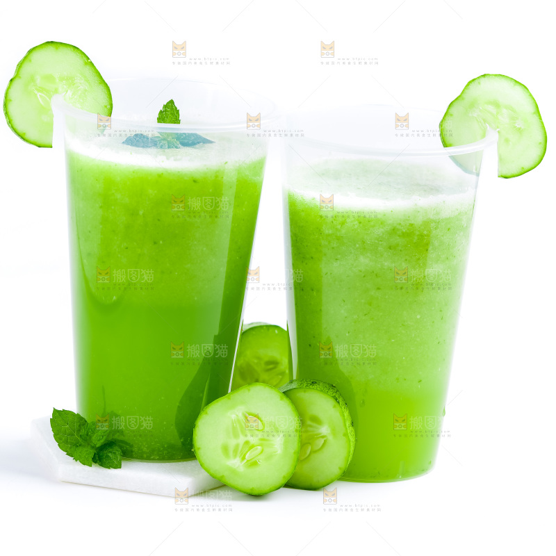 杯子里装着黄瓜果汁